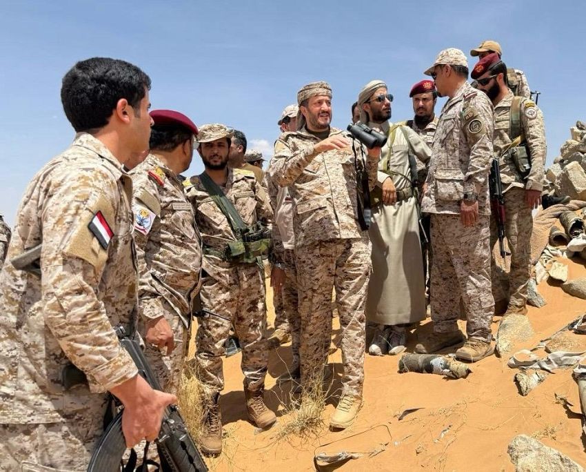 عضو مجلس القيادة عثمان مجلي يزور الفرقة الرابعة طوارئ في محوري كتاف والبقع