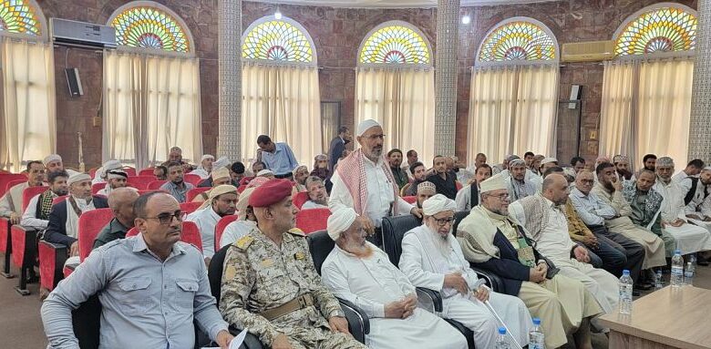 علماء ودعاة وخطباء تعز يؤكدون الاصطفاف خلف القيادة السياسية في معركة استعادة مؤسسات الدولة وإنهاء الانقلاب الحوثي