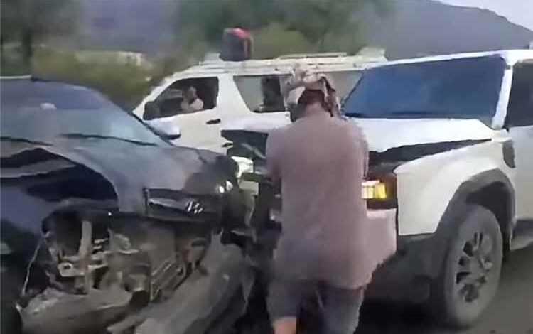فريق قناتي "العربية" و"الحدث" ينجو من حادث سير مفاجئ غرب تعز