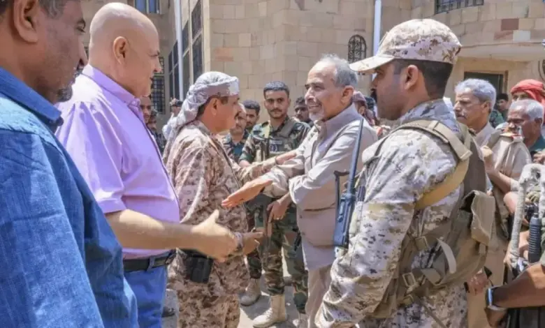 في تعز .. الفريق الصبيحي يتفقد جبهات المحافظة ويؤكد دعم القيادة للقوات واستعادة الدولة
