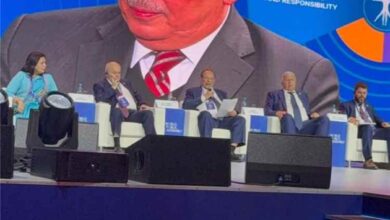 في ختام مؤتمر «جمعية شعوب العالم» بموسكو.. تكريم الرئيس علي ناصر محمد تقديرًا لجهوده في بناء السلام