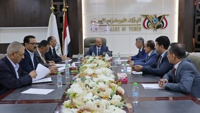 قرار يقطع شريان التجارة الإيرانية.. اليمن يحظر منتجات طهران