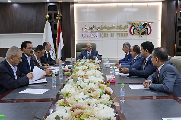 قرار يقطع شريان التجارة الإيرانية.. اليمن يحظر منتجات طهران