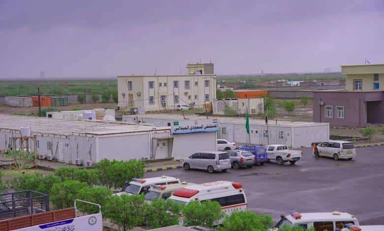 قصف حوثي يستهدف محيط المجمع الطبي في المخا