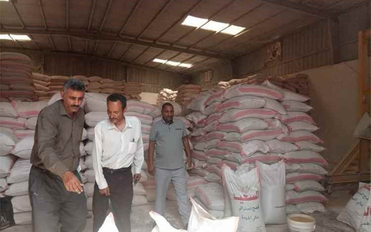 قيادة الصناعة والتجارة والغرفة التجارية بالضالع تنفذ نزولاً ميدانياً إلى مخازن السلع الغذائية في سناح