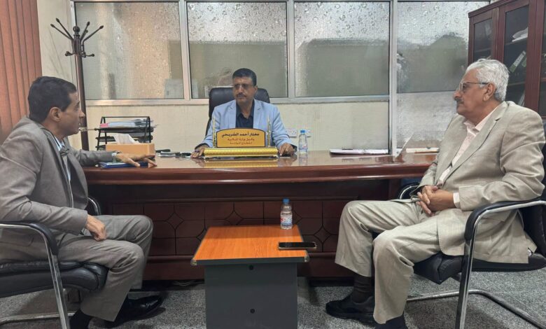 قيادة حضرموت تبحث مع وزارة المالية حصة المحافظة ورواتب المتعاقدين