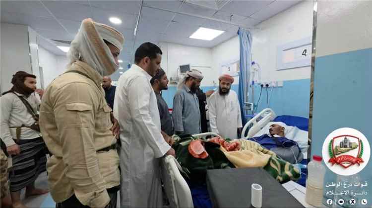 قيادة قوات درع الوطن تتفقد جرحى القوات في مستشفيات عدن