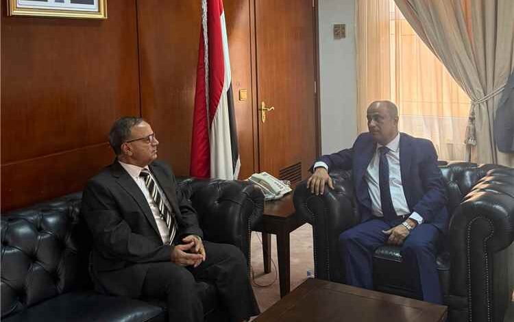 لصور يزور السفارة اليمنية في الرياض ويهنئ بن بريك بتعيينه سفيرًا لليمن لدى السعودية