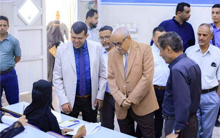 لليوم الثاني.. تواصل امتحانات المفاضلة بكلية طب الأسنان بجامعة عدن