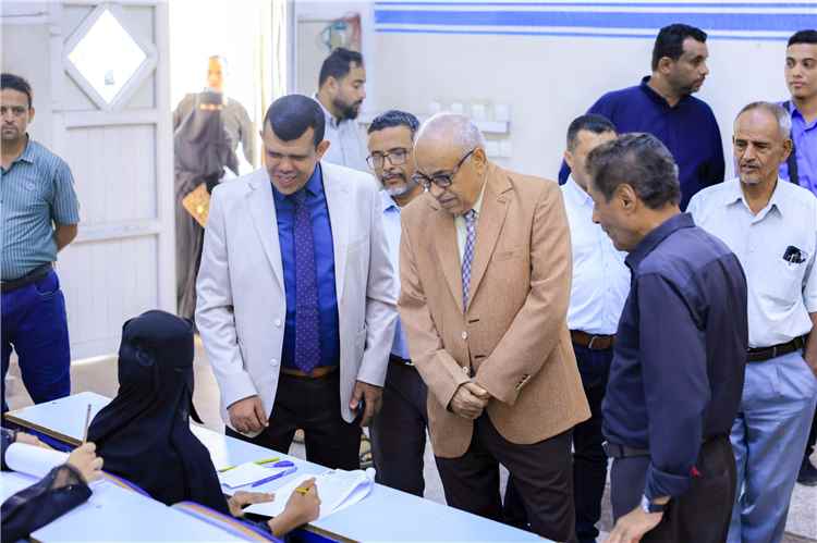 لليوم الثاني.. تواصل امتحانات المفاضلة بكلية طب الأسنان بجامعة عدن