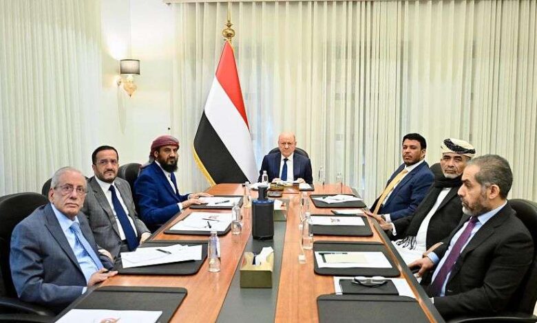 مجلس القيادة يعقد اجتماعا مشتركا مع الحكومة لمناقشة المستجدات الوطنية ومسار تنفيذ إجراءات الردع المتكامل