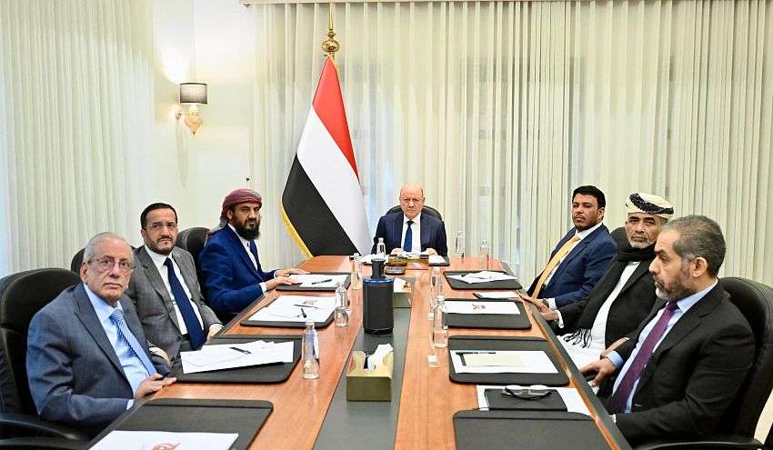 مجلس القيادة يعقد اجتماعا مشتركا مع الحكومة لمناقشة المستجدات الوطنية ومسار تنفيذ إجراءات الردع المتكامل
