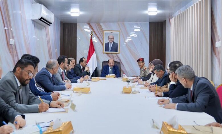 مجلس الوزراء يناقش تداعيات التصعيد الحوثي ويتخذ عدد من الإجراءات لتعزيز الاستجابة الحكومية للتطورات