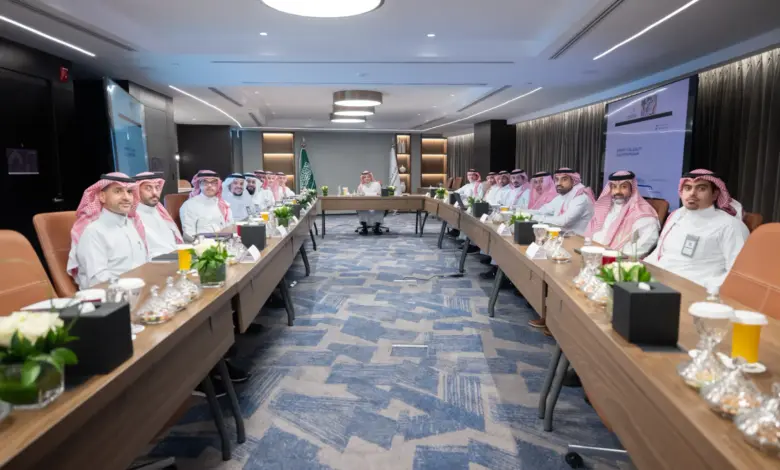 مجلس مديري مطارات الدمام يستعرض إنجازات مطار الملك فهد ومشاريعه التطويرية