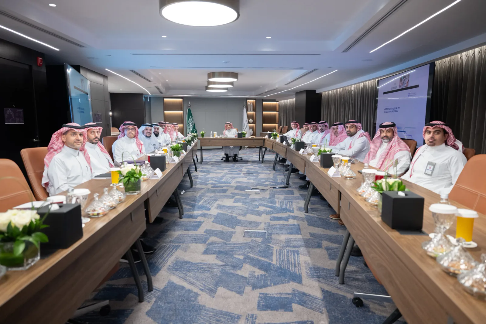 مجلس مديري مطارات الدمام يستعرض إنجازات مطار الملك فهد ومشاريعه التطويرية