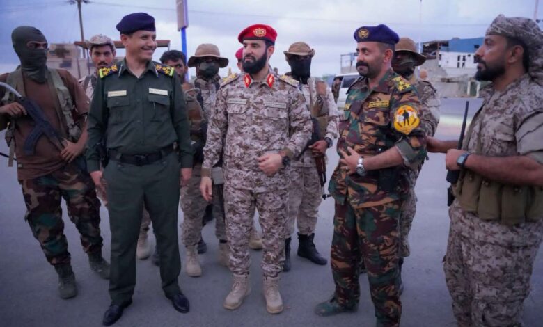 محافظ أبين يتفقد الأجهزة الأمنية ويؤكد رفع اليقظة والجاهزية العالية لحفظ الأمن والاستقرار