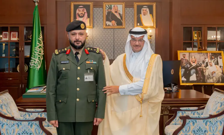 محافظ الأحساء يقلّد مدير سجن المحافظة رتبته الجديدة