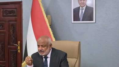 محافظ الحديدة يتوعد بكشف المتورطين في سقوط المخا والساحل الغربي ويؤكد: ما حدث مؤامرة كبرى وليست هزيمة