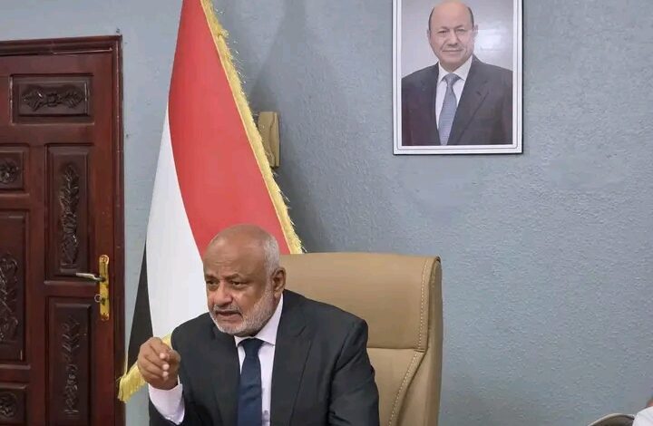 محافظ الحديدة يتوعد بكشف المتورطين في سقوط المخا والساحل الغربي ويؤكد: ما حدث مؤامرة كبرى وليست هزيمة