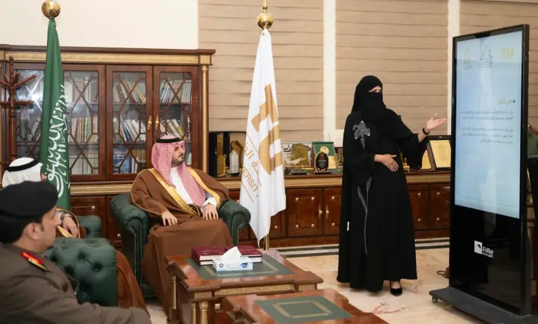 محافظ الطائف يزور مركز تاريخ الطائف ويُشيد بجهود توثيق الإرث الحضاري