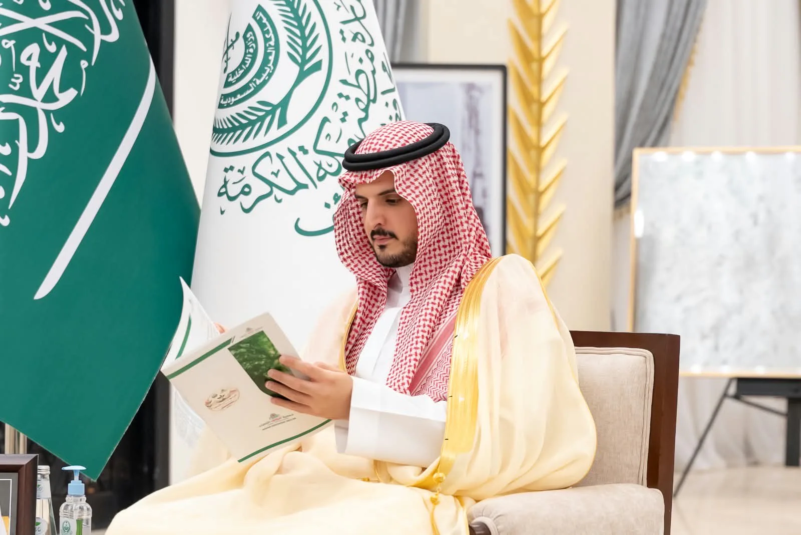 محافظ الطائف يستعرض إنجازات مبادرة «اغرسها باسمي وارعاها» مع جمعية الطائف الخضراء