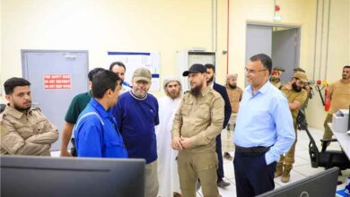 محافظ العاصمة عدن ووزير الكهرباء يتفقدان محطات الكهرباء  بمديريتي البريقة والمنصورة