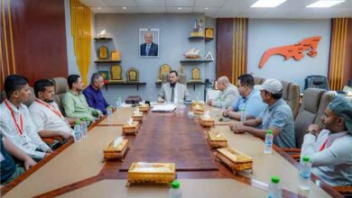 محافظ العاصمة عدن يكرّم أوائل طلاب معاهد التعليم الفني والتدريب المهني