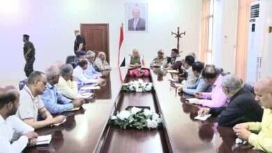 محافظ تعز يترأس اجتماعاً للجنة الطوارئ ويدعو أبناء المحافظة للنفير العام ودعم الجبهات