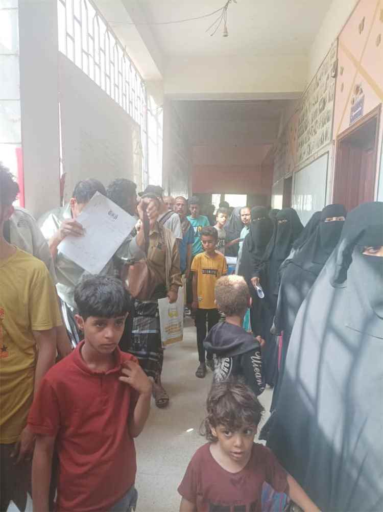 مدارس الشيخ عثمان تواجه ضغطًا متزايدًا في الاستيعاب والوافدون من مختلف المحافظات يرفعون أعداد الطلاب