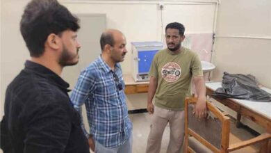 مدير صحة البريقة يبحث التحديات في المرافق الصحية بالمديرية