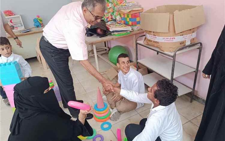 مدير عام المعلا يزور جمعية الرحمة لذوي الاحتياجات الخاصة ويطلع على برامجها التعليمية