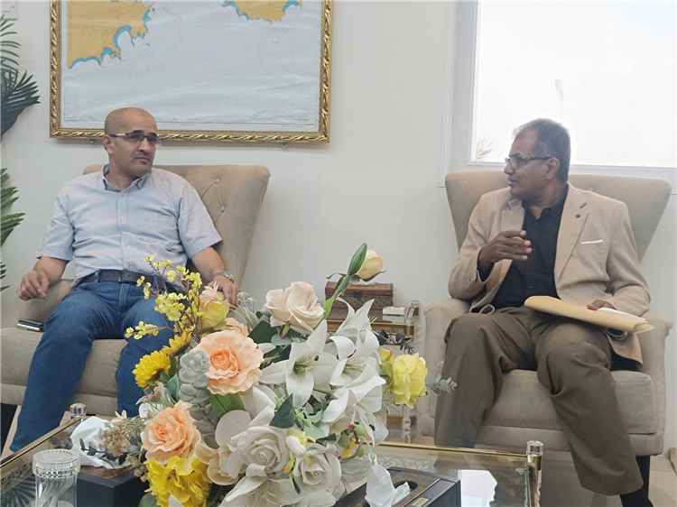 مدير عام المعلا يلتقي رئيس مجلس إدارة شركة موانئ عدن لبحث عدد من الملفات المشتركة