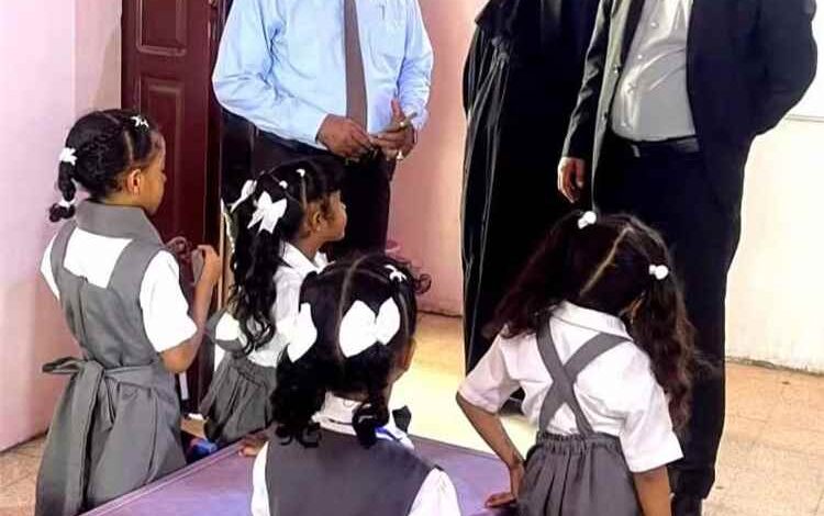 مدير عام المكلا يدشن العام الدراسي الجديد لرياض الأطفال بالمديرية