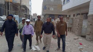مدير عام المنصورة يتفقد أعمال السفلتة في شارع الثلاثين وتسوية طريق في بلوك 12