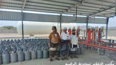 مدير عام الوضيع يشرف على عملية توزيع الغاز المنزلي