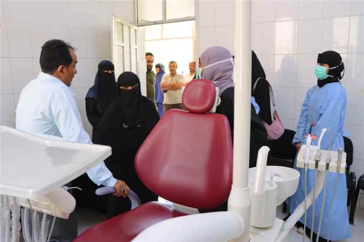 مدير عام خورمكسر يتفقد سير العمل في المجمع الصحي ويطلع على التجهيزات الطبية الجديدة