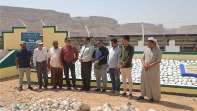 مدير عام مؤسسة مياه وادي حضرموت يطّلع على مستوى الإنجاز في مشروع منظومة الطاقة الشمسية بحقل موشح بشبام بتمويل من البرنامج السعودي