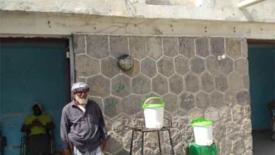 مدير مدرسة القوز للبنين يشيد بجهود مشرف التثقيف الصحي بمديرية مودية في التوعية والوقاية من الكوليرا
