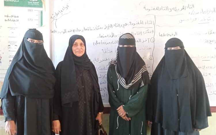 مديرة الاختبارات ليلى محيرز تزور مركز المصموم لمحو الأمية وتعليم الكبار بالشيخ عثمان