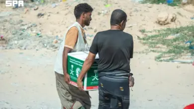 مركز الملك سلمان للإغاثة يوزع آلاف السلال الغذائية والخيام في اليمن وغزة