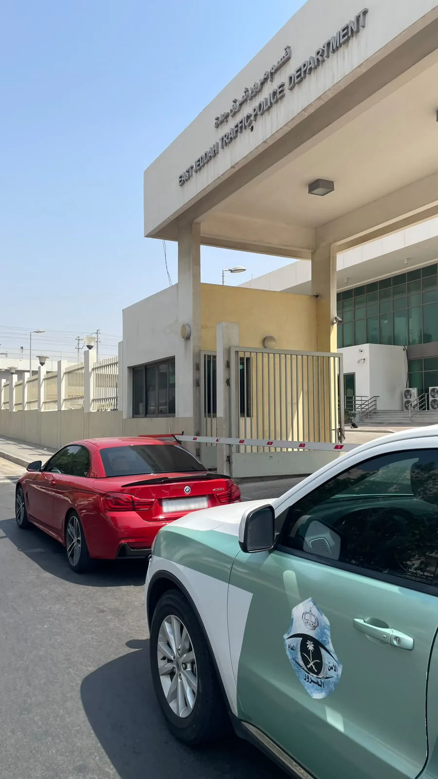 مرور جدة يضبط قائد مركبة أثناء ارتكابه مخالفة التفحيط ويستكمل الإجراءات النظامية بحقه