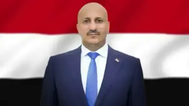 مشيداً بتضحياتهم في معارك الساحل.. طارق صالح يوجه بنقل الجرحى للعلاج في الخارج