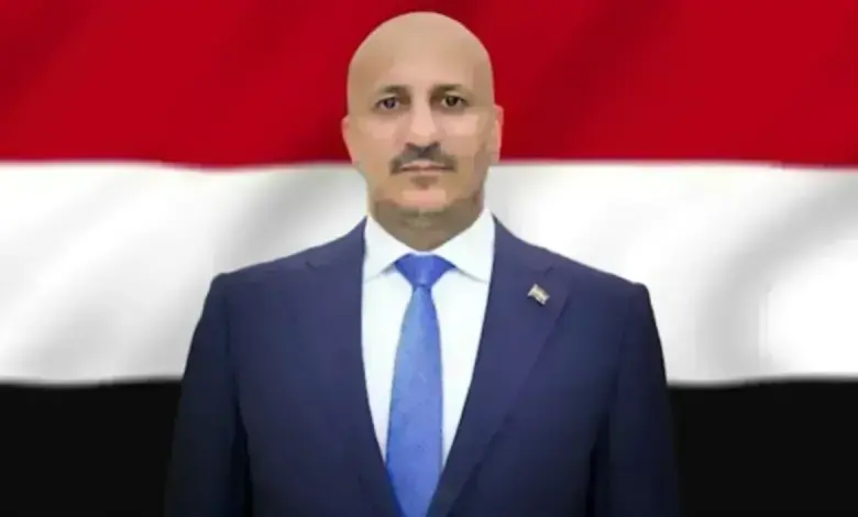 مشيداً بتضحياتهم في معارك الساحل.. طارق صالح يوجه بنقل الجرحى للعلاج في الخارج