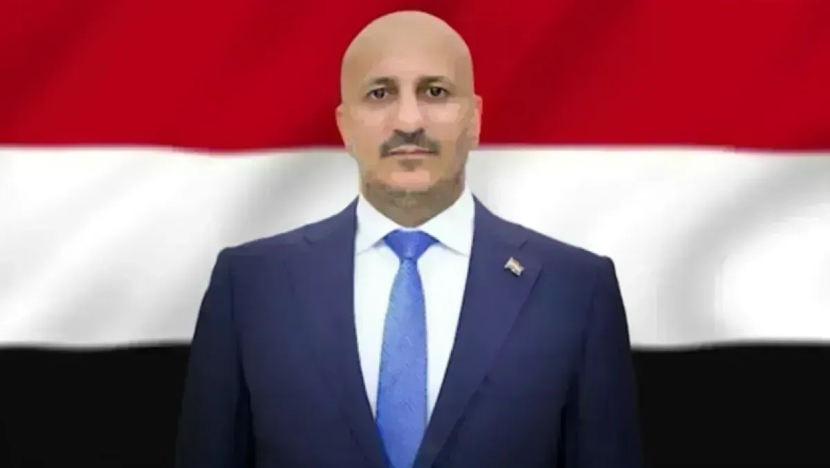 مشيداً بتضحياتهم في معارك الساحل.. طارق صالح يوجه بنقل الجرحى للعلاج في الخارج