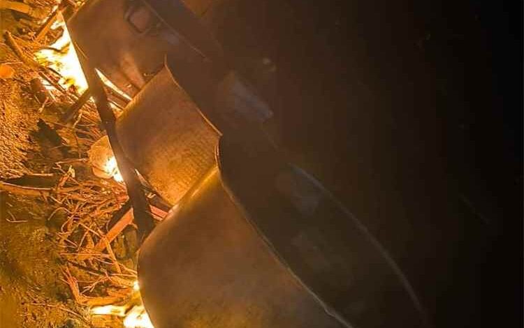 مطبخ أرحب يجهز 600 وجبة للنازحين من المخا وضواحيها