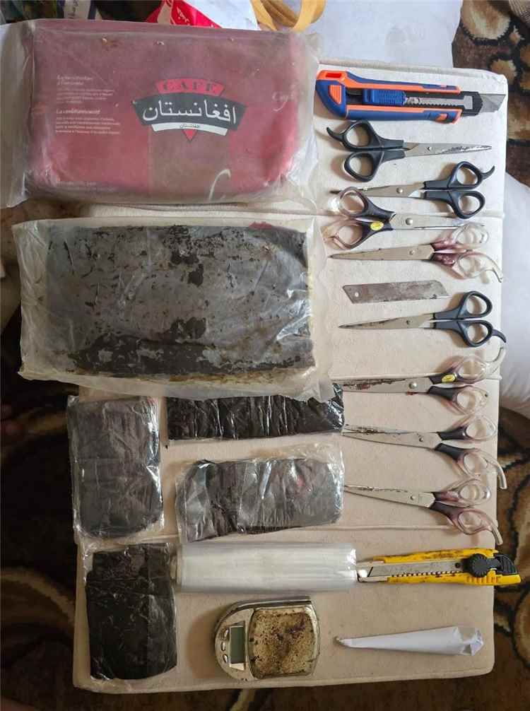 مكافحة المخدرات تضبط مروجًا للحشيش وبحوزته 1.830 كيلوغرام بالمكلا