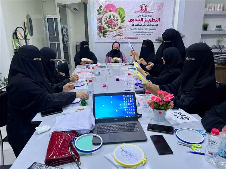 ملاذ تدشّن دورة للتطريز اليدوي للناجيات من مرض السرطان
