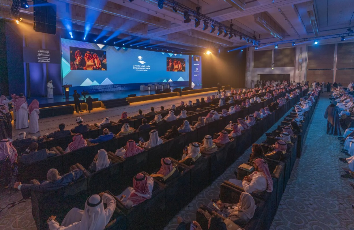 منتدى الرياض الاقتصادي.. تقنيات ذكية لتعزيز الأمن المائي والغذائي في المملكة