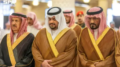 نائب أمير الرياض يؤدي صلاة الميت على الأمير عبدالعزيز بن سعود بن ناصر