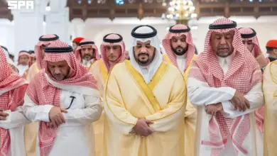 نائب أمير الرياض يؤدي صلاة الميت على الأمير عبدالله بن إبراهيم آل سعود